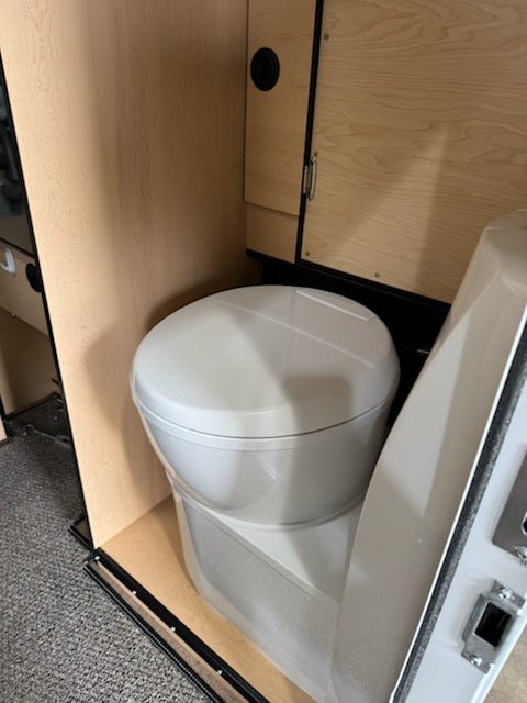 Customer Classified: Used 2020 Four Wheel Camper Hawk Front Dinette