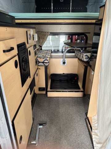 Customer Classified: Used 2020 Four Wheel Camper Hawk Front Dinette