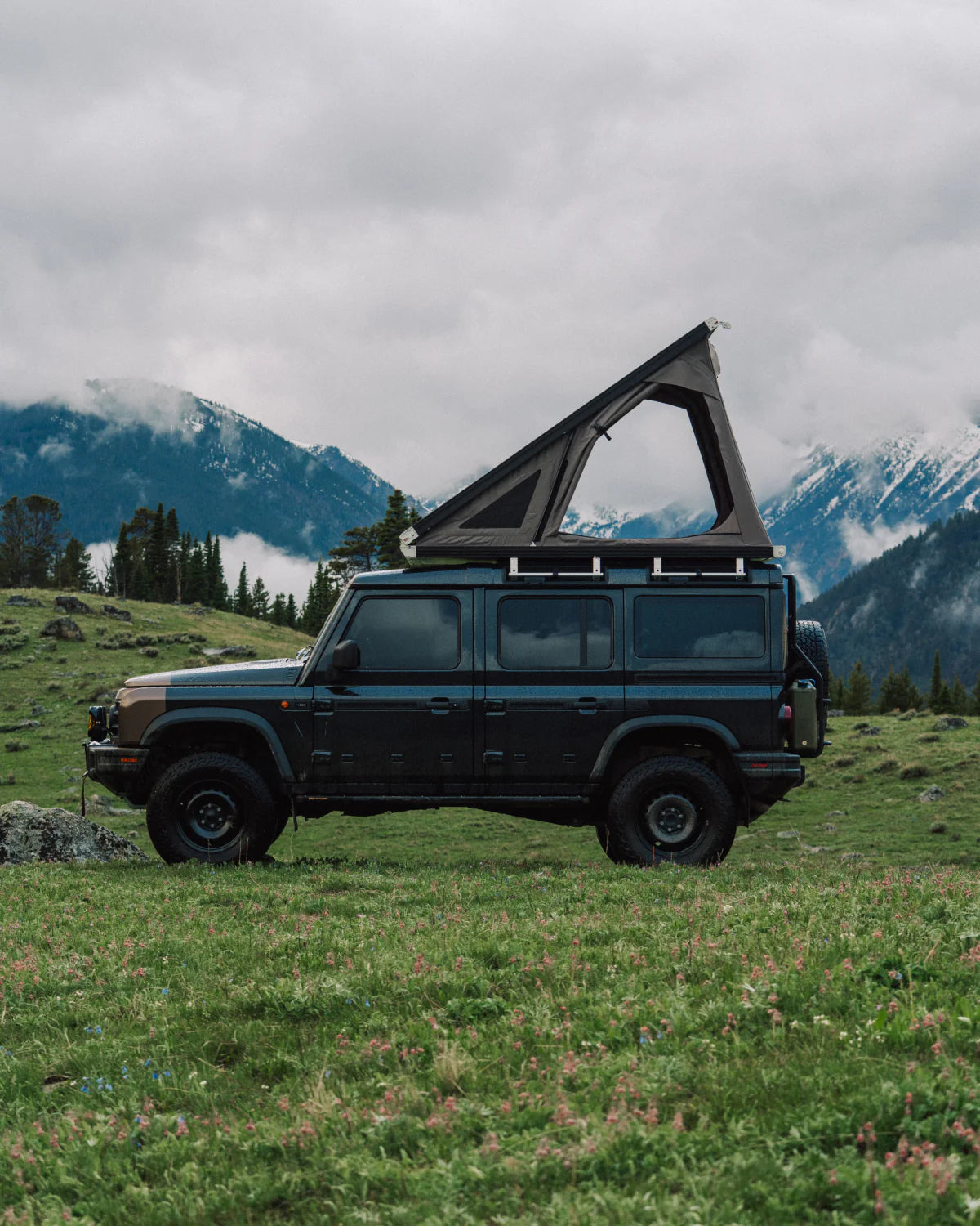 Go Fast Campers V2 Pro RTT Roof Top Tent