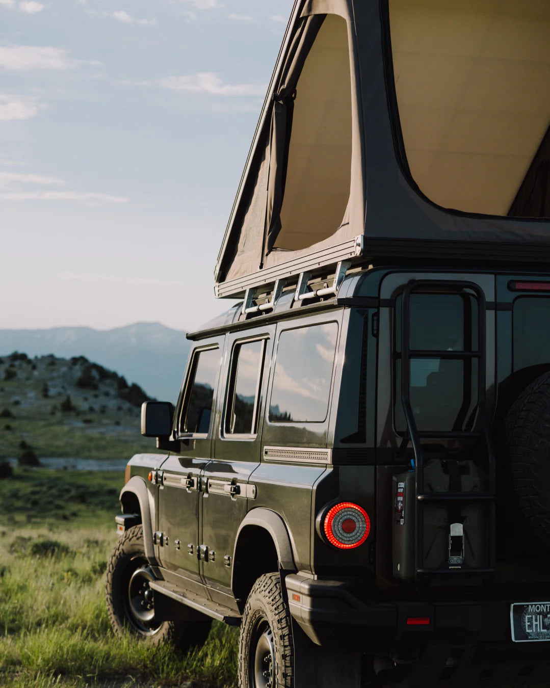 Go Fast Campers V2 Pro RTT XL Roof Top Tent