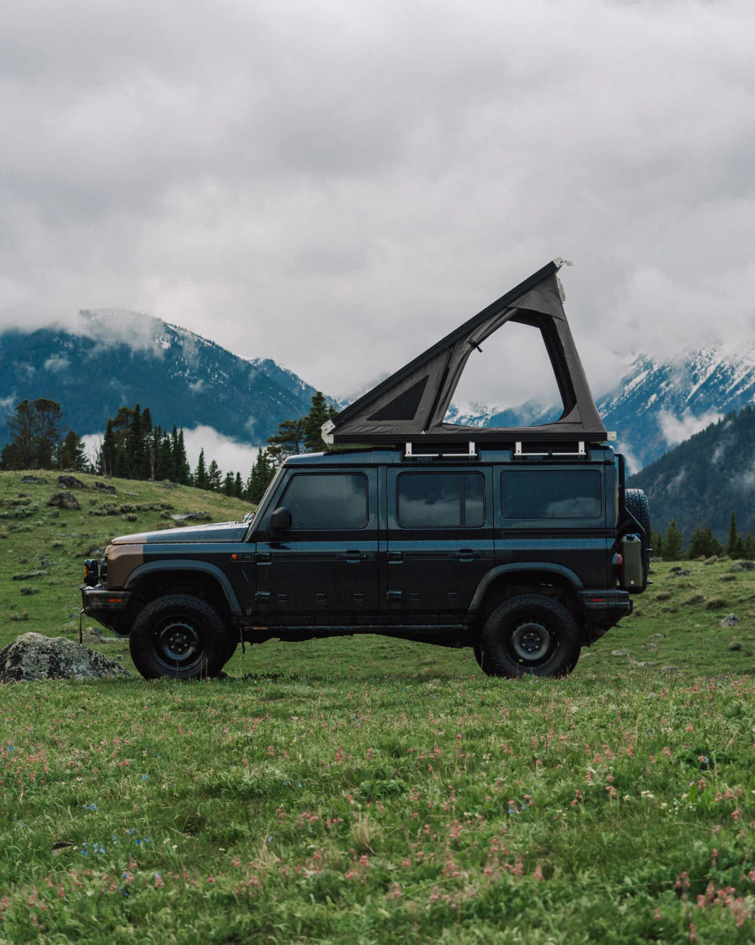 Go Fast Campers V2 Pro RTT XL Roof Top Tent