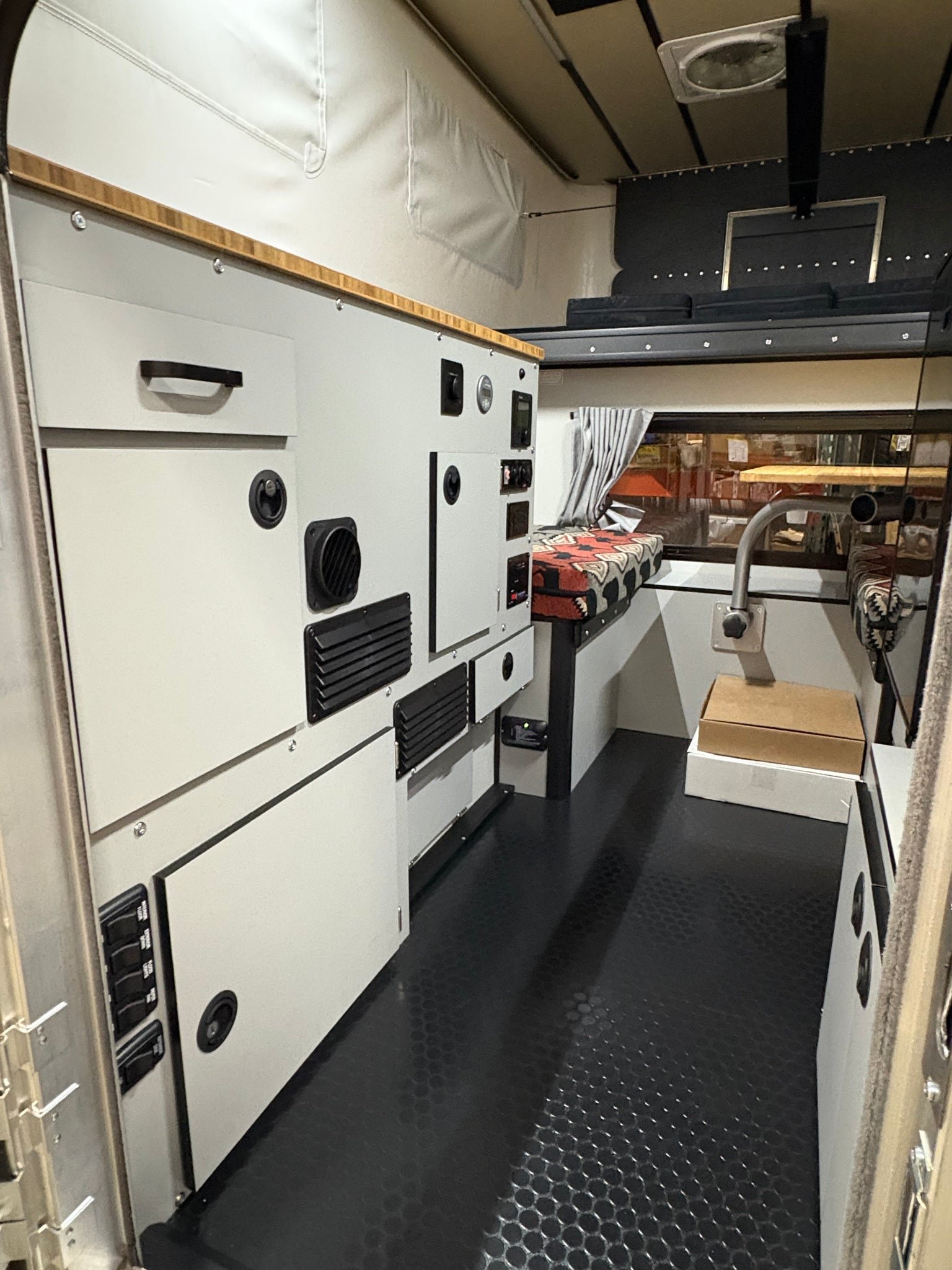 In-Stock Showroom FWC Inventory: 2025 Fleet Camper with Front Dinette