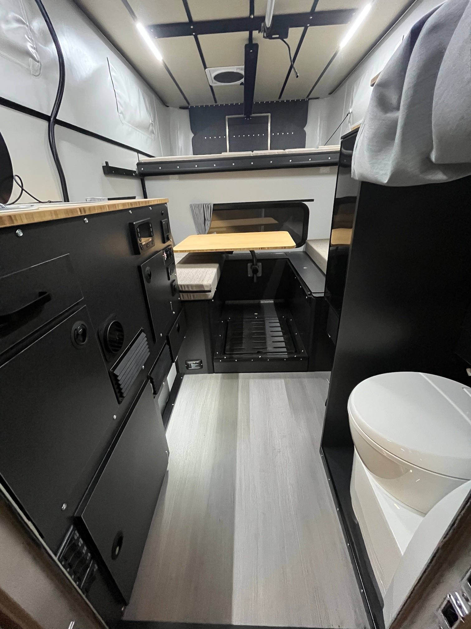 In-Stock Showroom FWC Inventory: 2025 Grandby Camper with Front Dinette