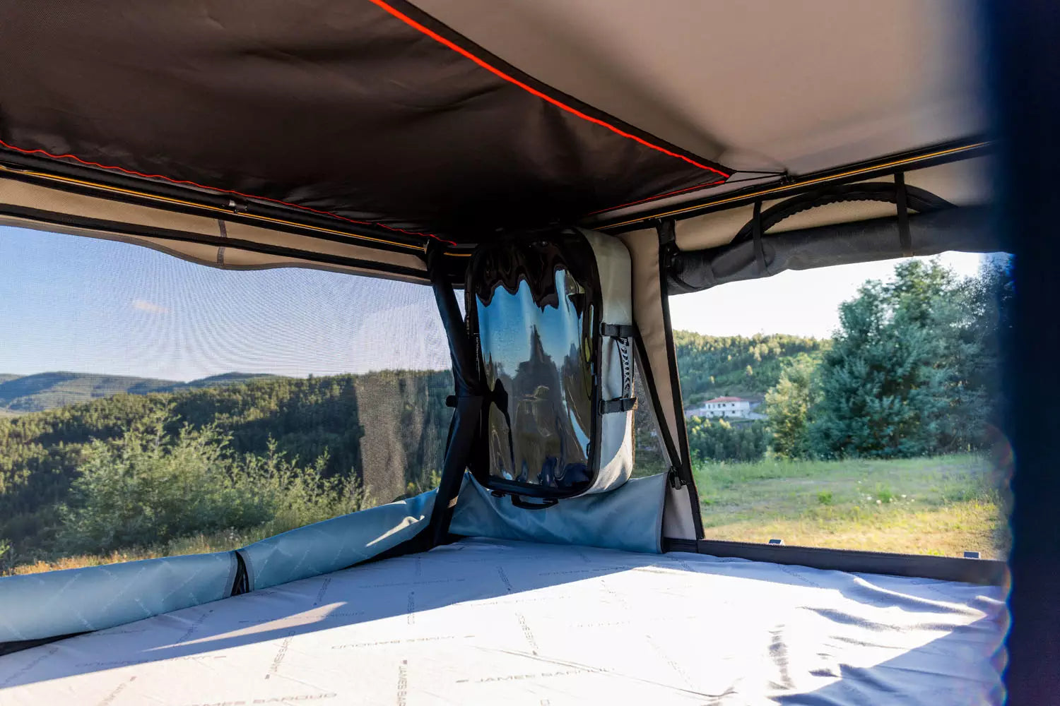 James Baroud Magma Hard Shell Roof Top Tent
